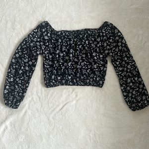 Cute Black and White Floral Off-The-Shoulder Crop Top. small. Only worn once.